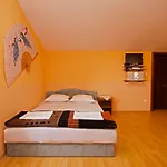 Denis 19 Apartamento *