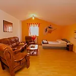 Apartamento Denis 19 *
