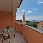 Denis 19 Apartamento *