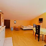 Apartamento Denis 19 *