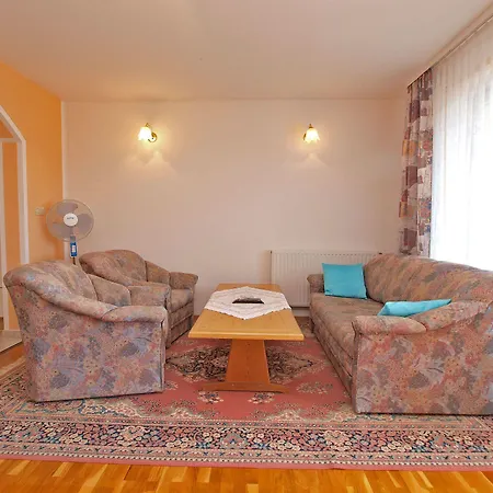 Apartman Denis 19 *