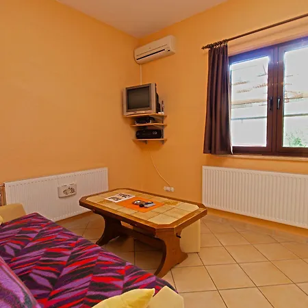 Apartman Denis 19 *