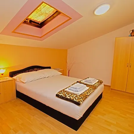 Denis 19 Apartment