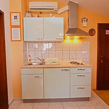 Denis 19 Apartment