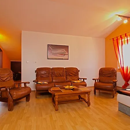 Denis 19 Apartment *