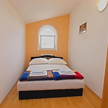Denis 19 Apartment *
